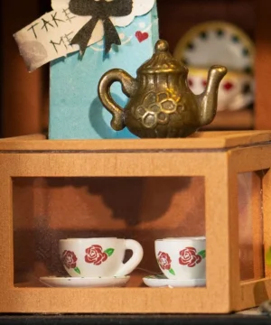 Alice's Tea Store, ROBOTIME