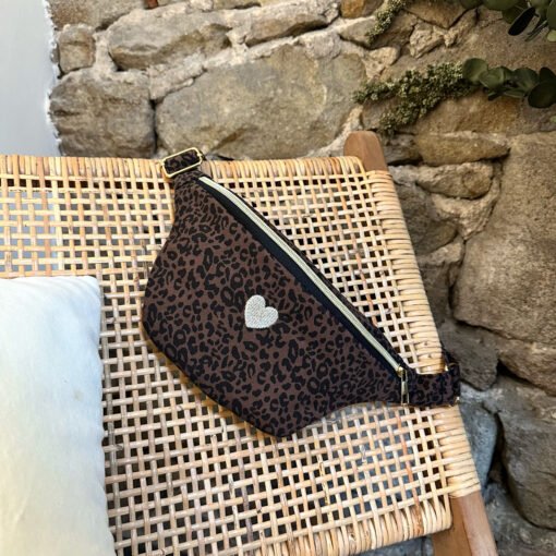 Banane Leopard Foncé Coeur Brodé