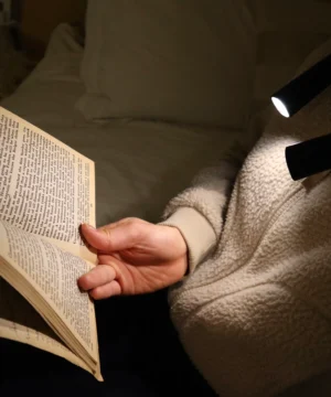 Lampe de lecture mains libres, Kikkerland