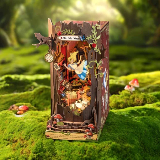 Book Nook Alice au pays des merveilles, ROBOTIME