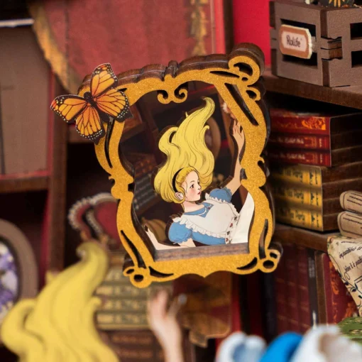 Book Nook Alice au pays des merveilles, ROBOTIME