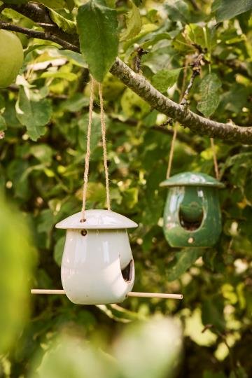 Mangeoire à suspendre “Latte” élégance naturelle pour vos oiseaux, IB Laursen – Image 3