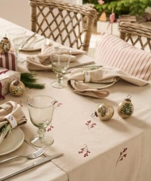 Alternative view of Chemin de table Tradition Motif Branches de Winterberry, IB Laursen