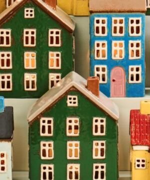 Alternative view of Photophore Maison “Nyhavn” Vert porte jaune latérale, IB Laursen