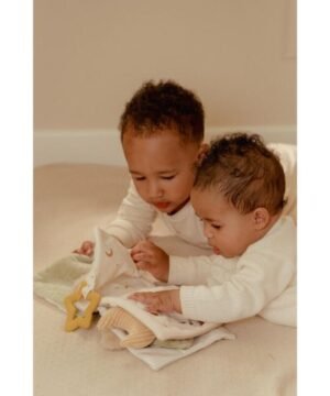 Alternative view of Livre d’Activités à Suspendre, Little Dutch