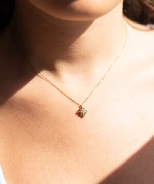 Alternative view of Collier ACIER DORÉ Ailia, Zag