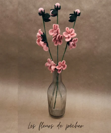 Branche de fleurs de pêcher en feutrine – New Heidi