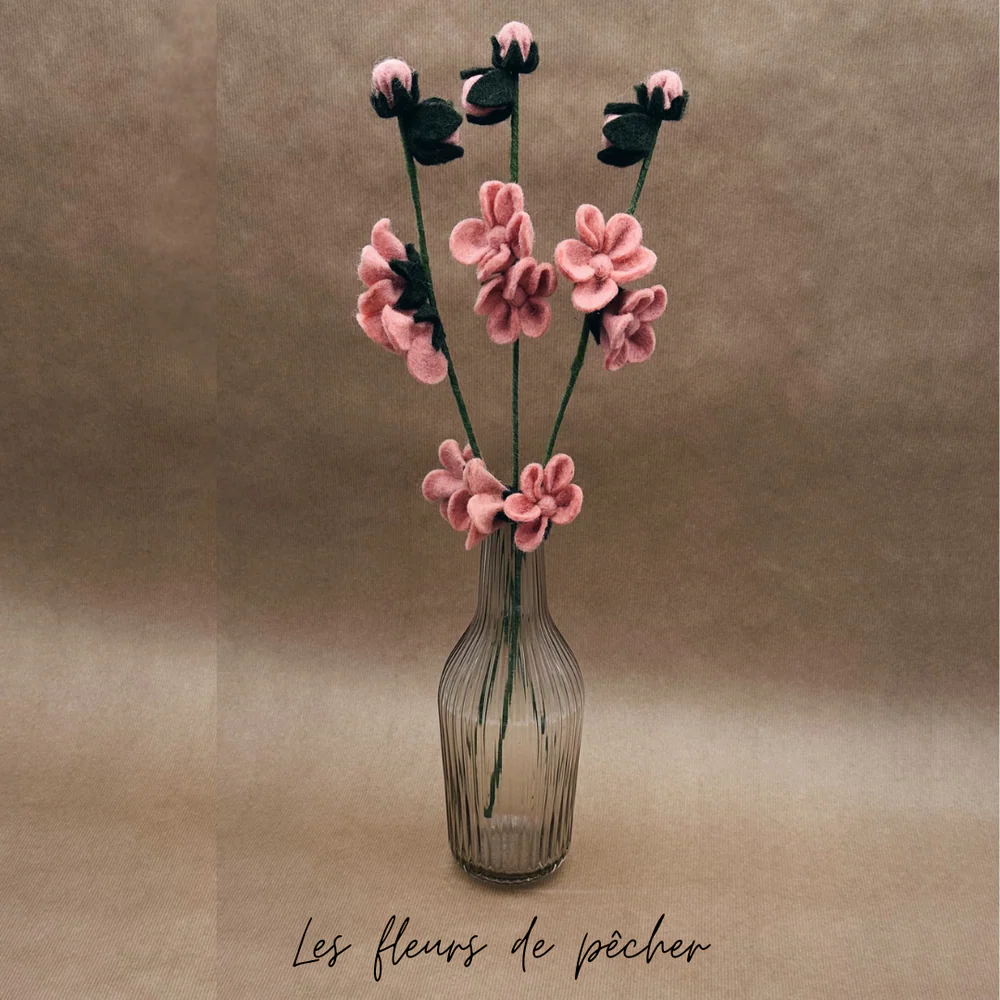 Branche de fleurs de pêcher en feutrine – New Heidi