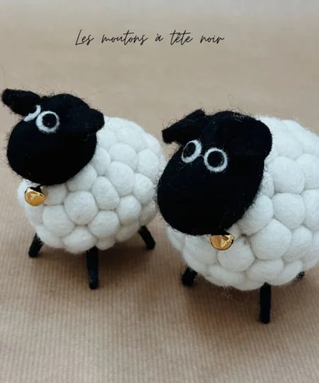 Figurine mouton à tête noire en feutrine artisanale – New-Heidi