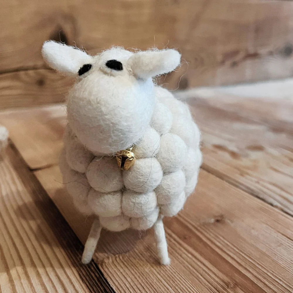 Figurine mouton en feutrine artisanale – New-Heidi