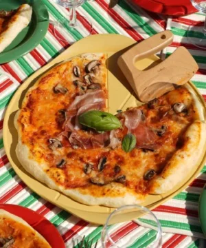 Alternative view of Plat Pizza + couteau Mangue, Cookut