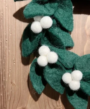 Alternative view of Couronne de Noël de Gui en Feutrine, New Heidi