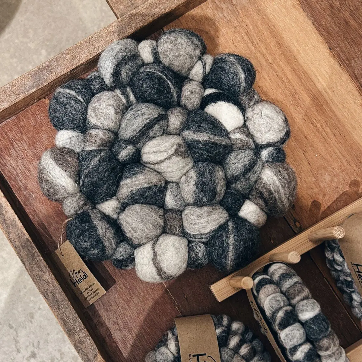 Grand Dessous de Plat Boules « Galet » en Laine Feutrée, New Heidi – Image 2