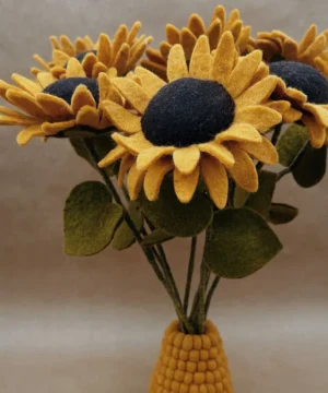 Alternative view of Branche de Tournesol en Feutrine, New Heidi