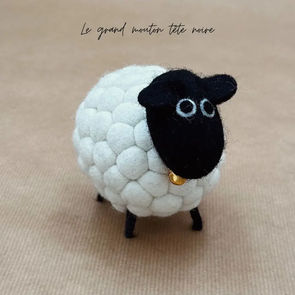Grand Mouton Boule Tête Noire en Laine Feutrée 12 cm, New Heidi