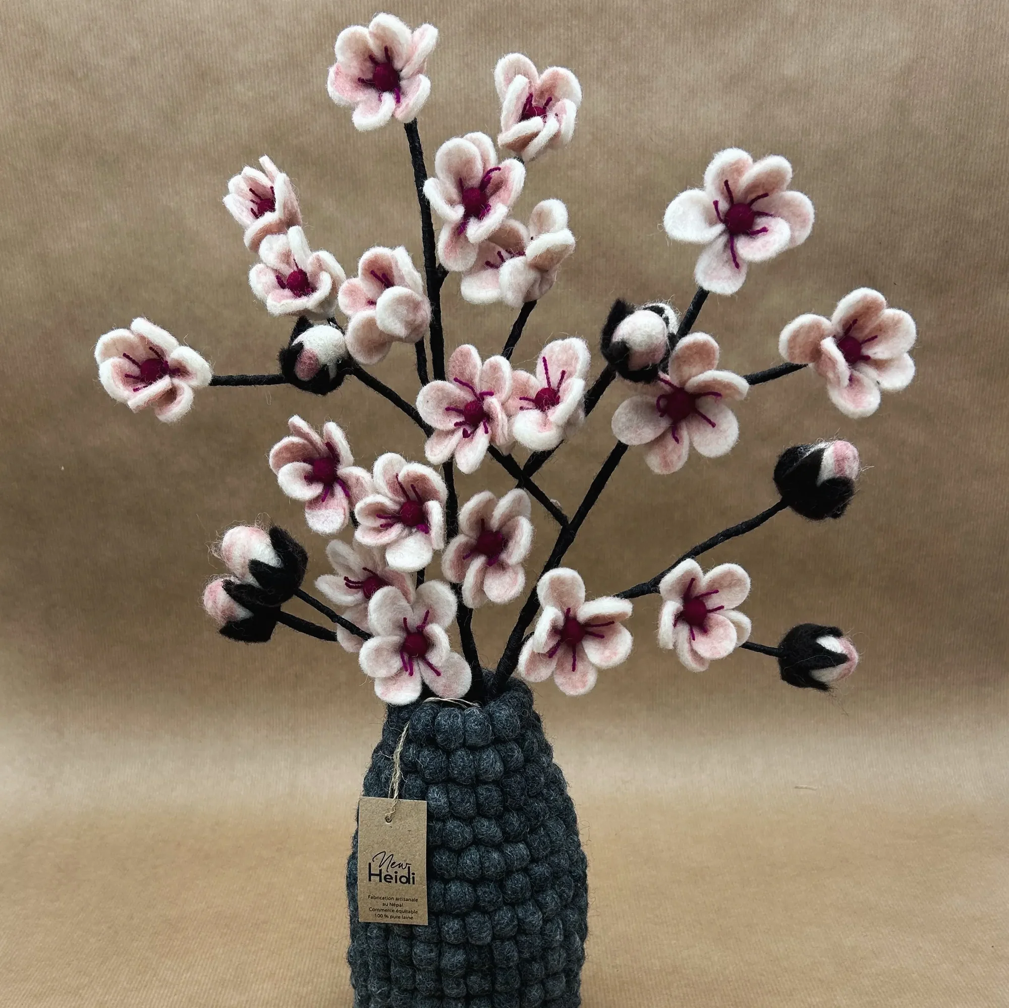 Vase Boule Décoratif Gris Anthracite en Laine Feutrée, New Heidi – Image 2