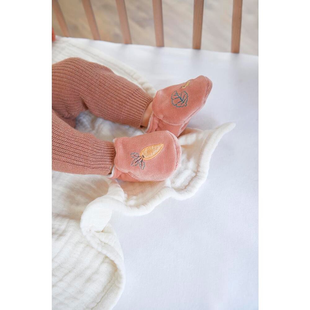 Peluche d'activités Bracelet & Chaussons Lapin Marron, Kaloo – Image 2
