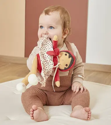 Poupée en Tissu Émilie 32 cm, Kaloo – Image 3