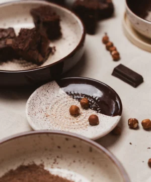 Petite Assiette Râpe à Ail en Céramique Brownie, Tierra Cocida – Image 3