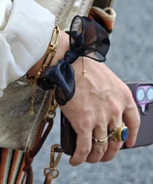 Bracelet Beige & Maxi Nœud Noir à Pois, Gaga – Image 3
